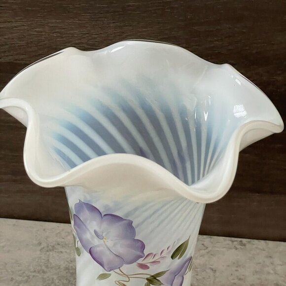 Vintage Fenton Heirloom Optic Glass Hand Painted Purple Flower Signed Vase 8" - Picture 2 of 10